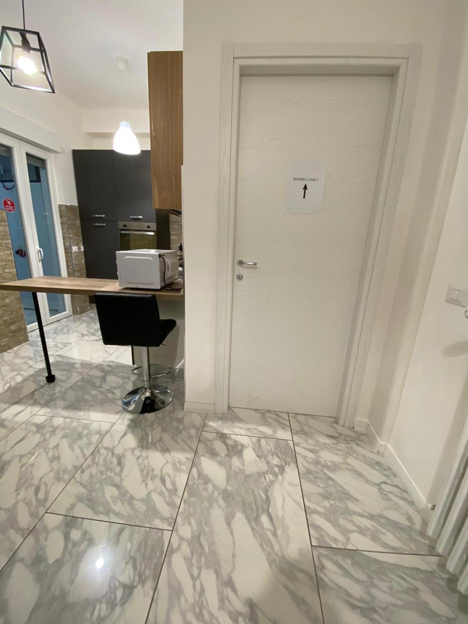 Ennio Rooms Bari Luaran gambar